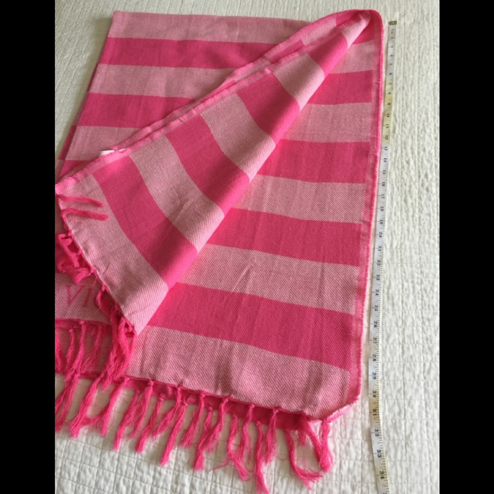 Victoria’s Secret cotton beach blanket w/ logo - Picture 11 of 11